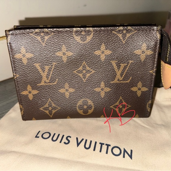 Louis Vuitton Handbags - Louis Vuitton Monogram Canvas Toiletry 15 Pouch
